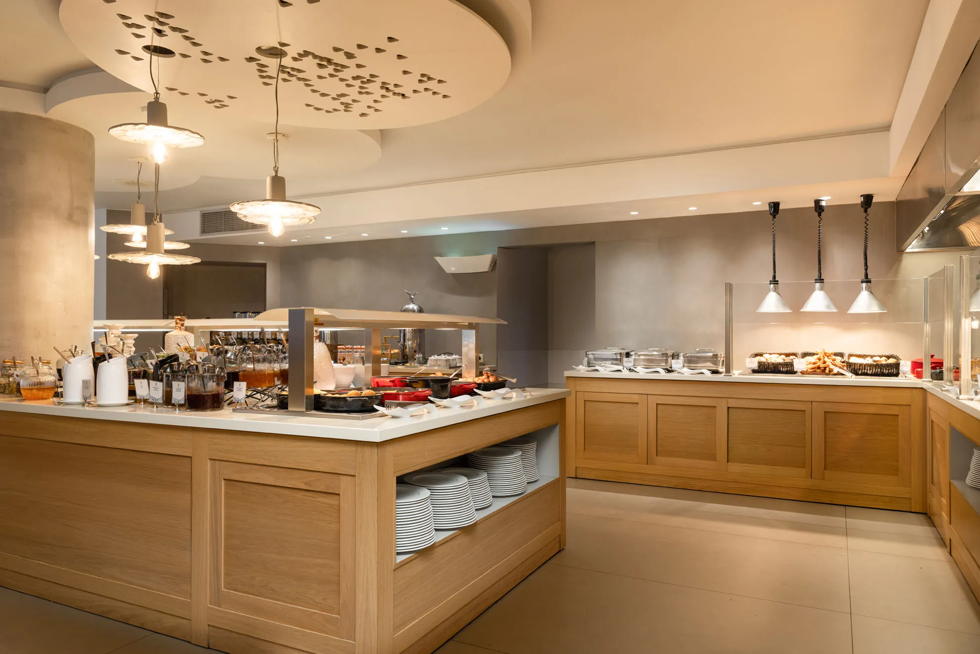 Cretan gastronomy, restaurant buffet dishes and cocktail lounge at Nefeli Hotel