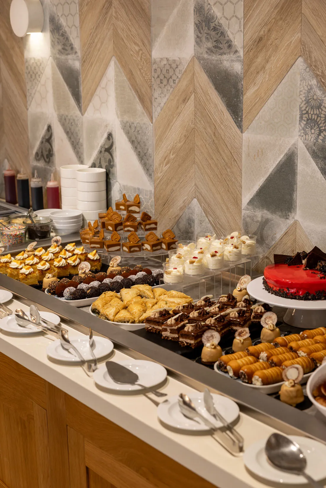 Cretan gastronomy, restaurant buffet dishes and cocktail lounge at Nefeli Hotel