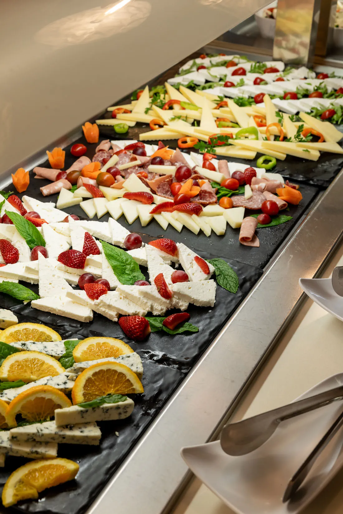 Cretan gastronomy, restaurant buffet dishes and cocktail lounge at Nefeli Hotel